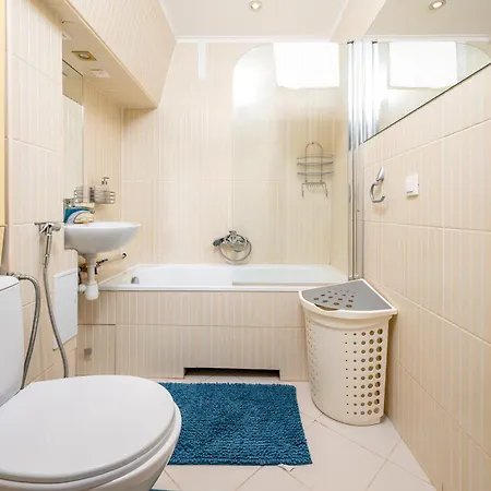 Jaracza 3-bedroom By Bookinghost * Łódź