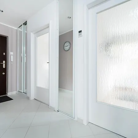 Jaracza 3-bedroom By Bookinghost Apartament