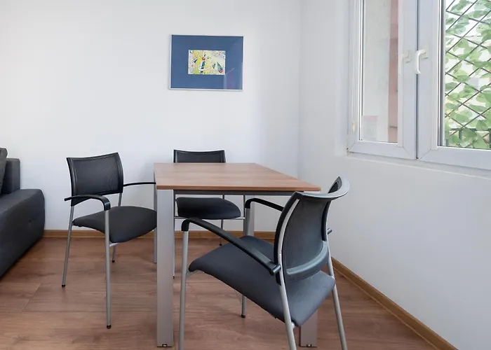 Jaracza 3-bedroom By Bookinghost * Lodz