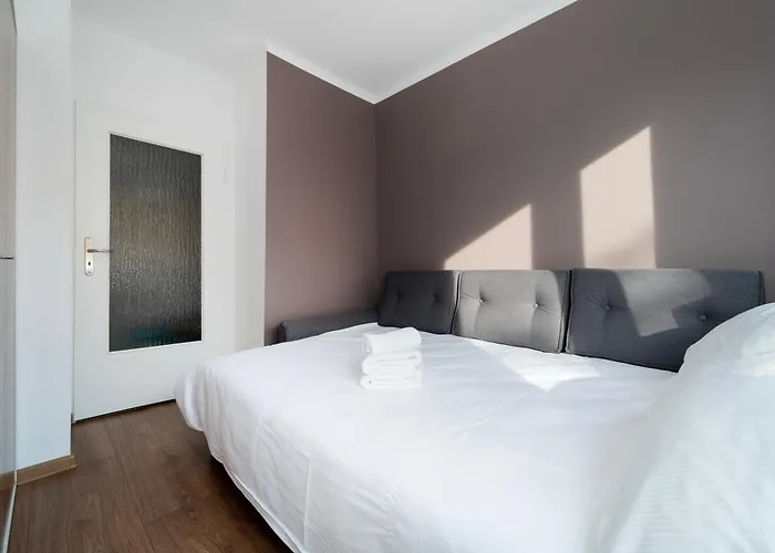 Apartment Jaracza 3-bedroom By Bookinghost