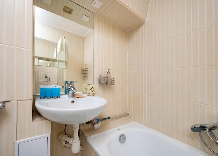 Jaracza 3-bedroom By Bookinghost Apartment *