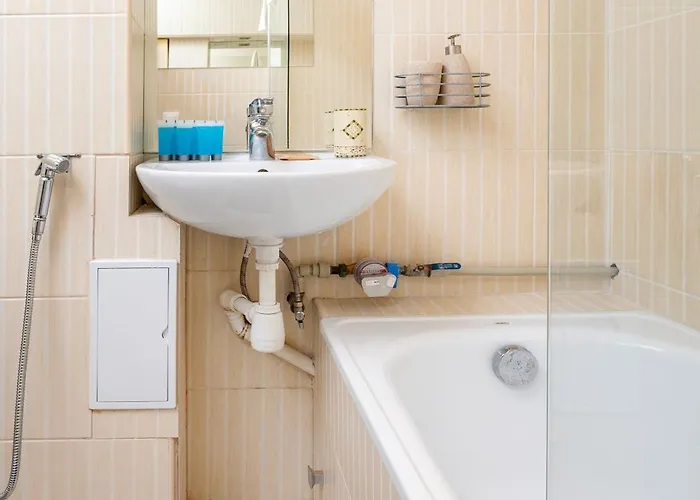 Jaracza 3-bedroom By Bookinghost