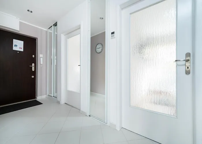 Jaracza 3-bedroom By Bookinghost Apartment