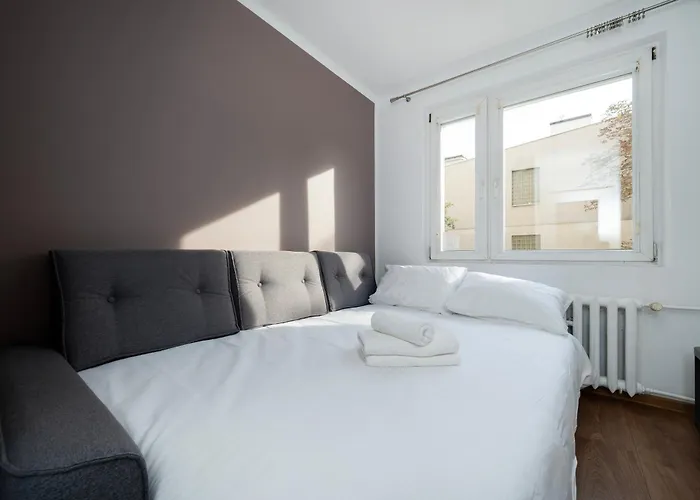 Jaracza 3-bedroom By Bookinghost Apartment *